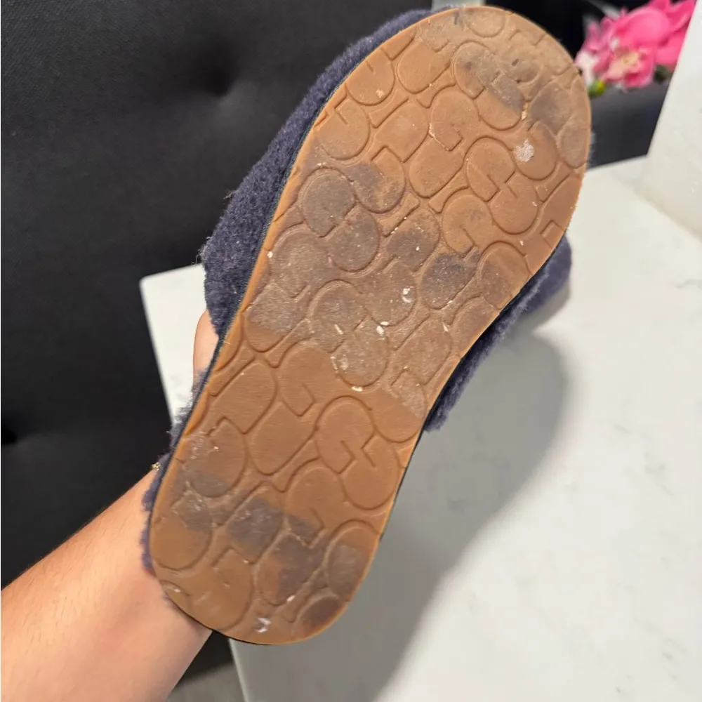 UGG Cozy Gray Fuzzy Slippers - Image 5