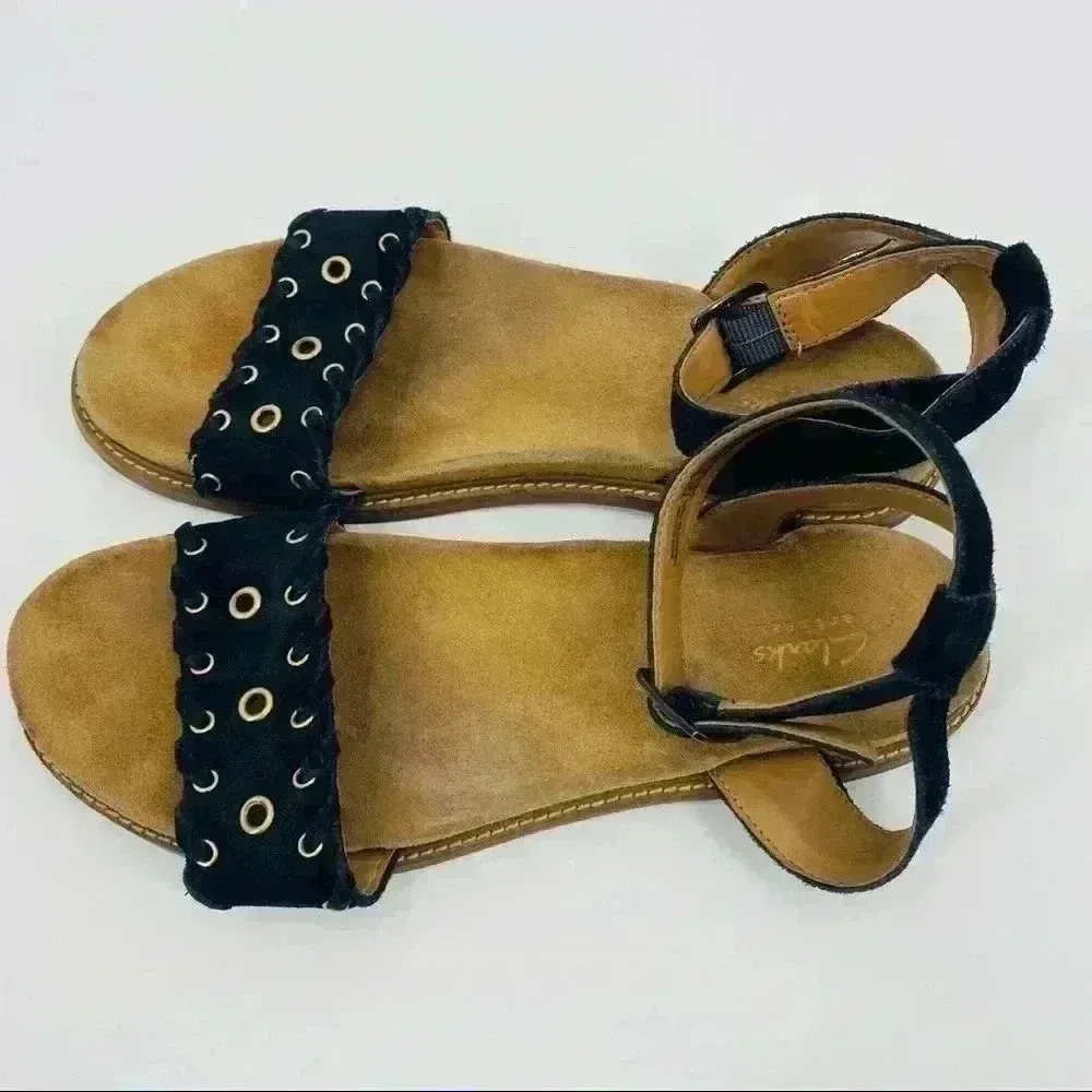 Clark’s Artisan Women's Corsio Amelia Black Soft Suede Sandals‎ Size 11 - Image 3