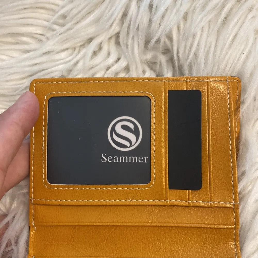 SEAMMER women’s wallet BNWOT see all photos for design and color Orange - Image 5