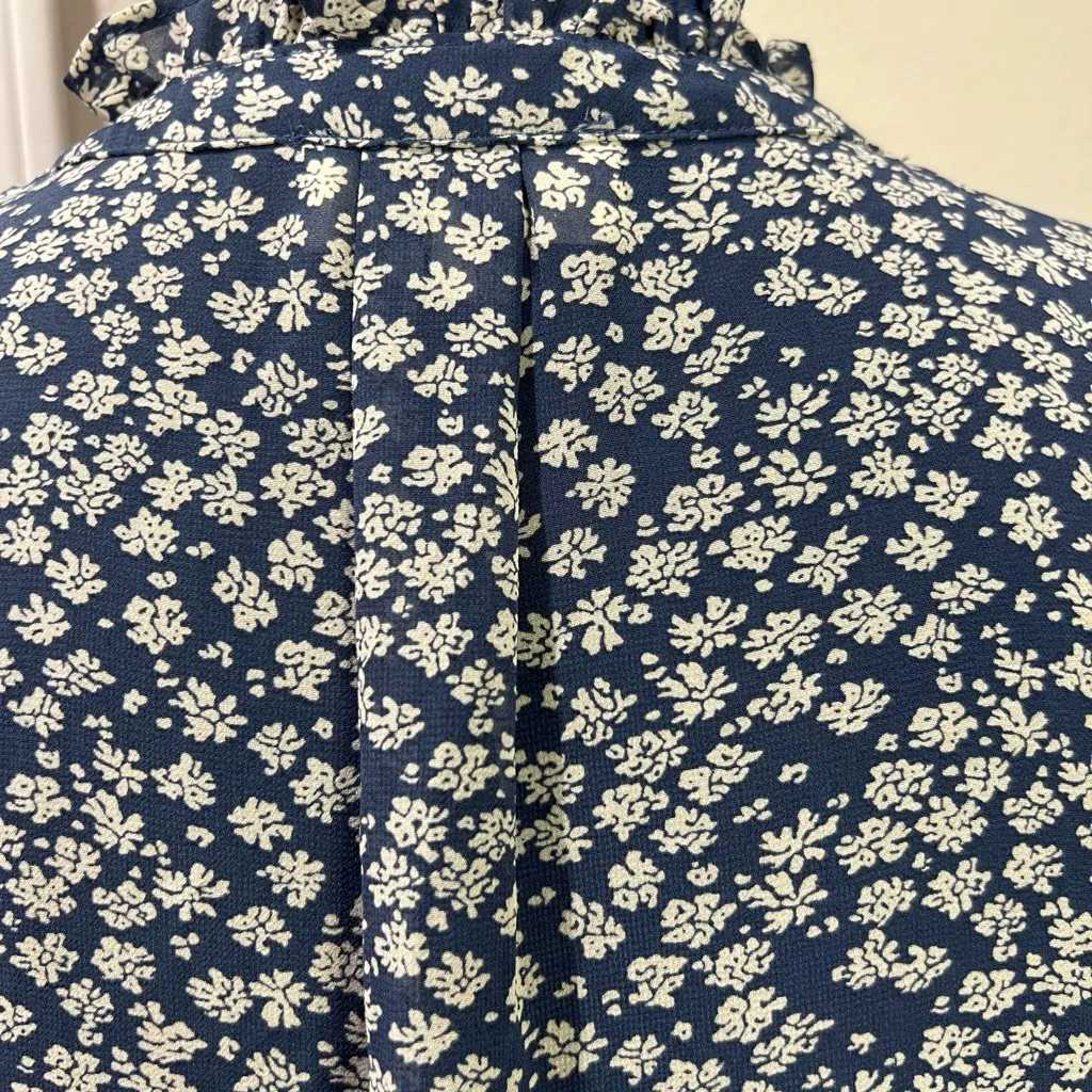 Ruffled Collar V-neck Pleated Button Up Floral Print Lightweight Navy Blue White - Image 6