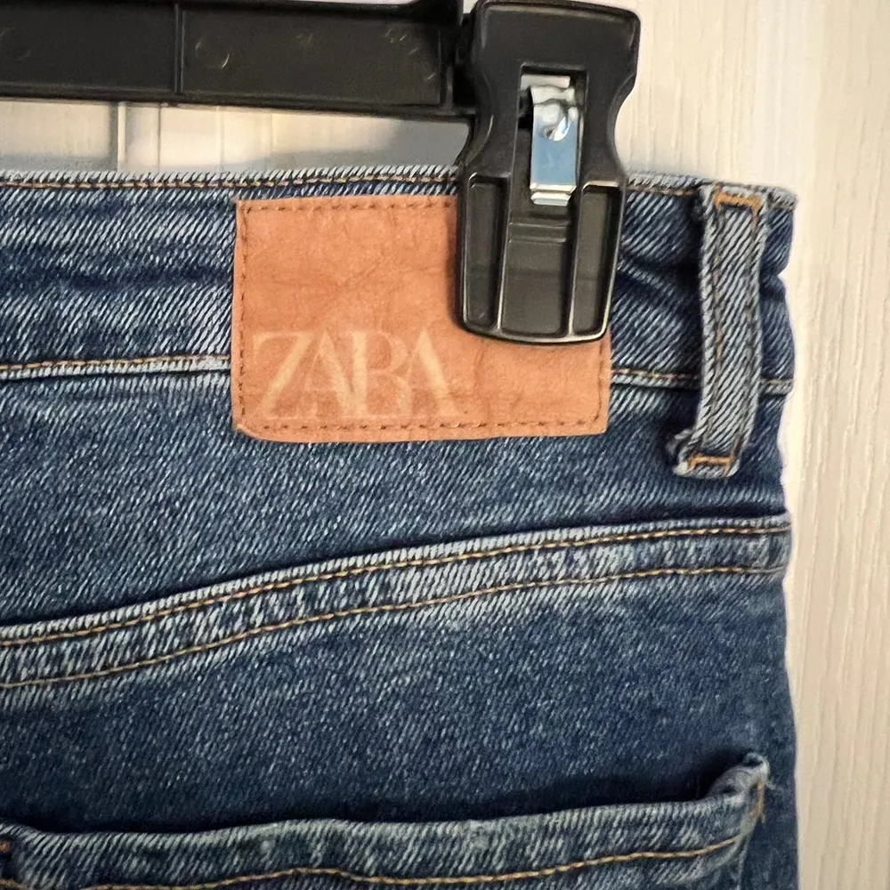 ZARA 6 Straight Leg Raw Hem Blue Jeans - Image 4
