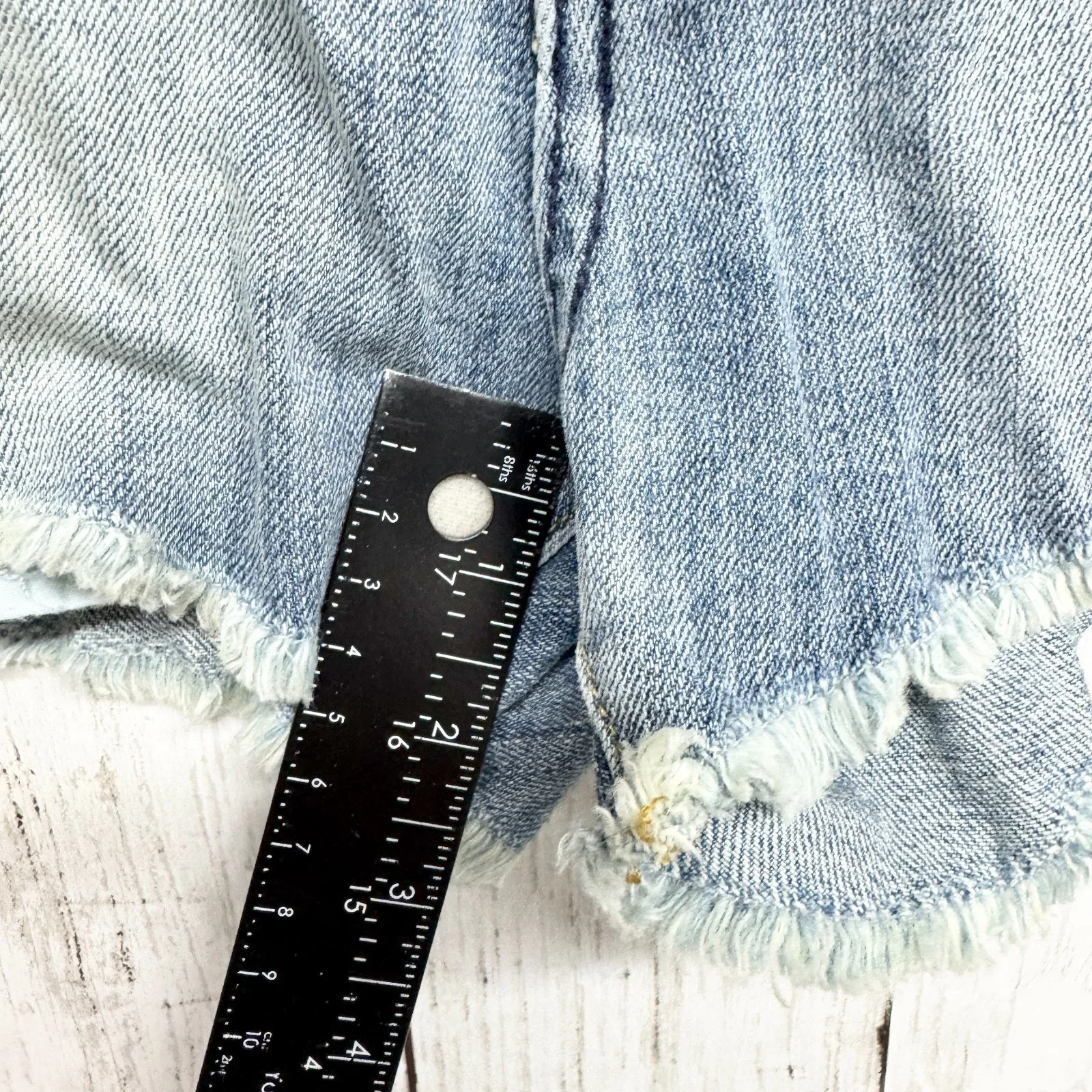 Talula Shorts Women Size 26 Light Wash Blue Denim High Rise Midi Raw Hem Zip Fly - Image 5
