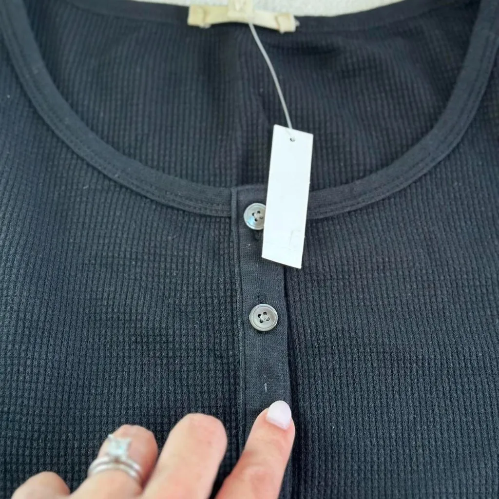 Madewell Waffle Knit Scoopneck Henley Tee in Jet Black, Size X-Small - Image 8