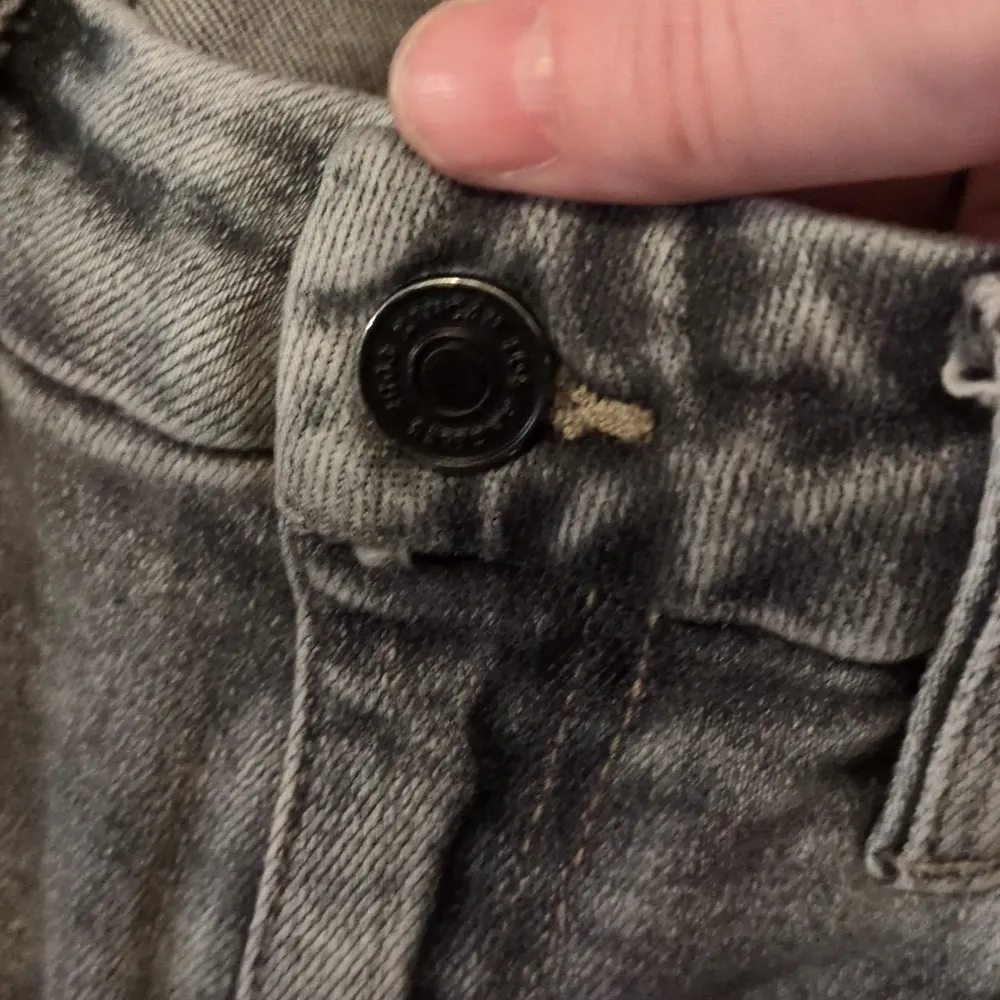 Kancan Gray Black Distressed Raw Hem Jeans Size 7/27 - Image 3