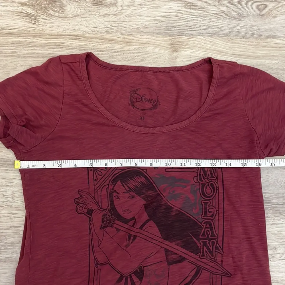 Mulan Wine Colored Graphic Short Sleeve Women’s T-Shirt Size XS - Image 7
