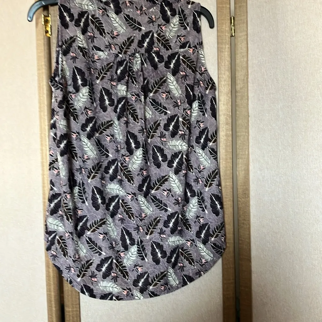 Notations Black and White Sleeveless Blouse with Mandarin Collar small - Image 7