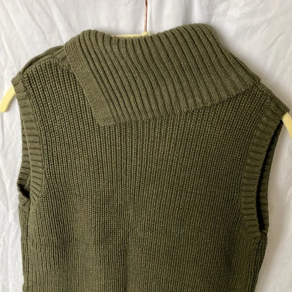 Banana Republic: Olive Green sleeveless sweater- Cotton Blend- S - Image 7
