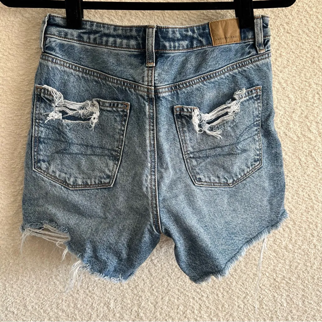 American Eagle Women’s Highest Rise Baggy Distressed Denim Jean Shorts‎ Size 4 - Image 3