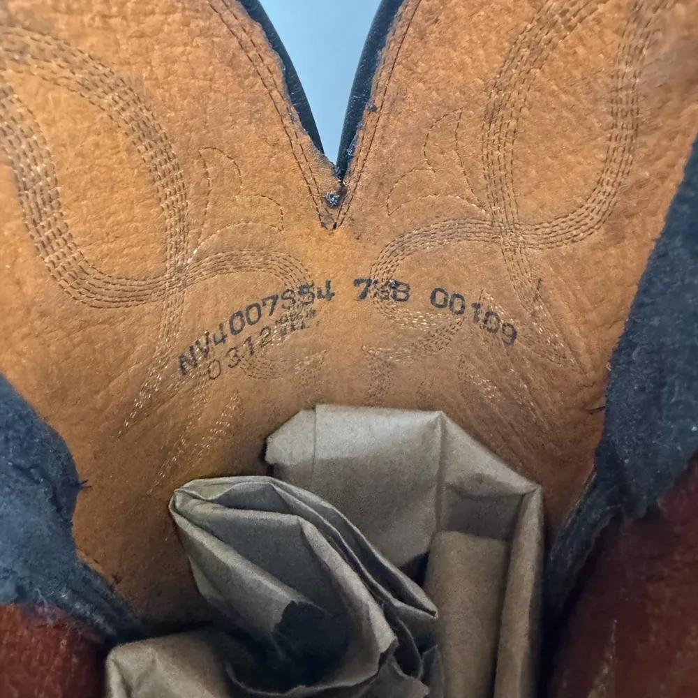 Lucchese Black Distressed Leather Pointed Toe Cowboy Boots Sz 71/2. - Image 9