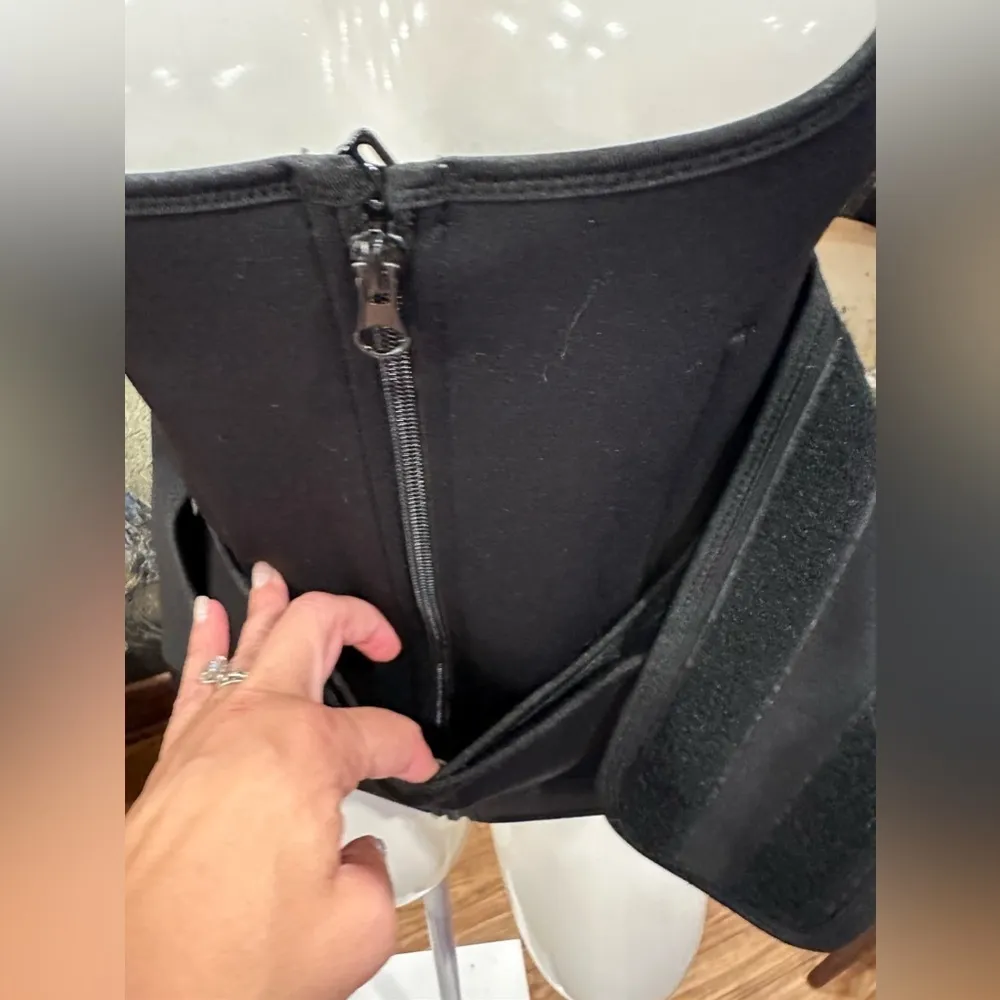 EUC Nebility Womens' Sauna Sweat Vest Weight Loss Workout Waist Trainer Black Size M - Image 4