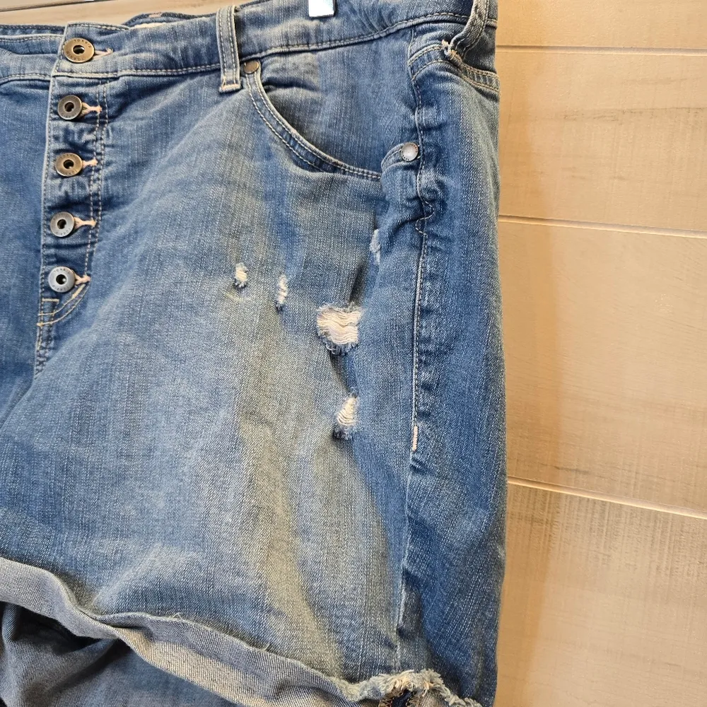 Torrid {24}  Denim Buttonfly Jean Shorts Roll Up Roll Down Stretch Material - Image 2