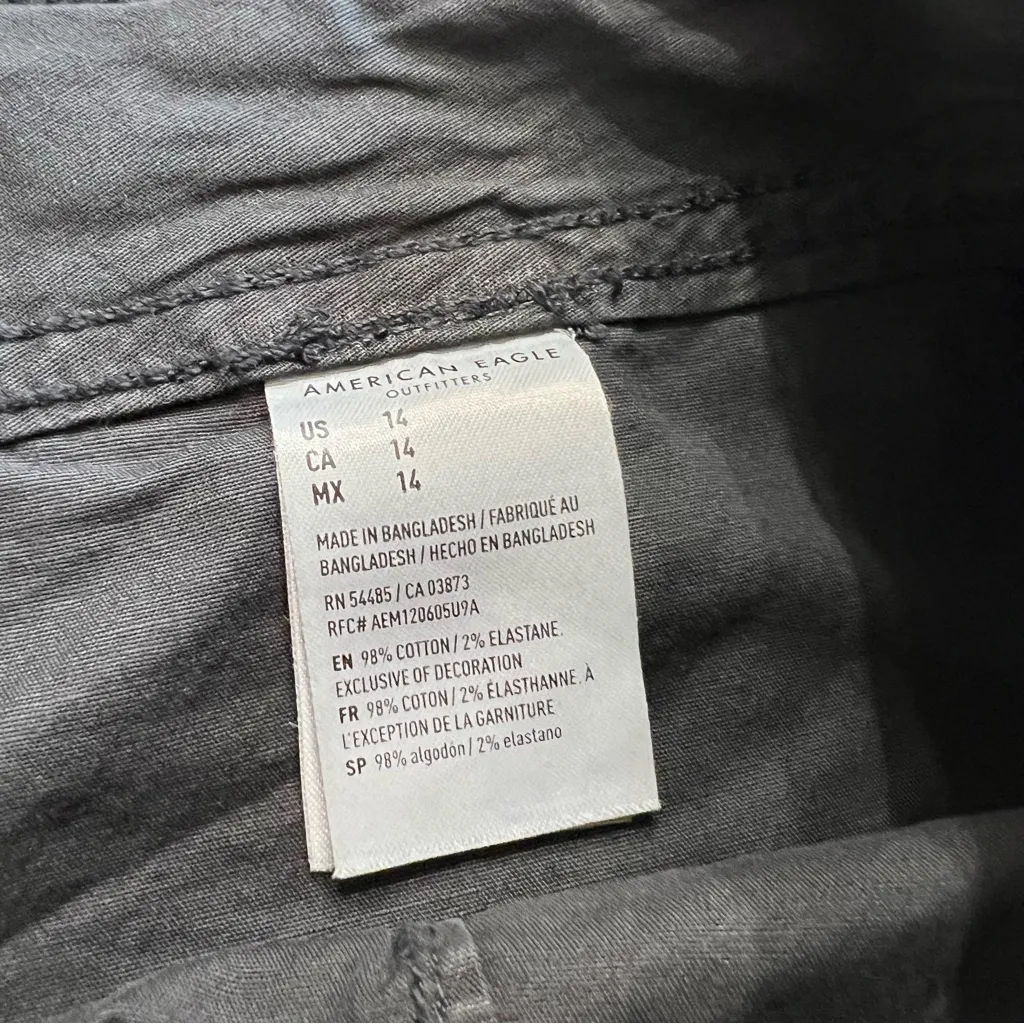 American Eagle Black Cargo Boyfriend Shorts Women’s Size 14 NWT - Image 6