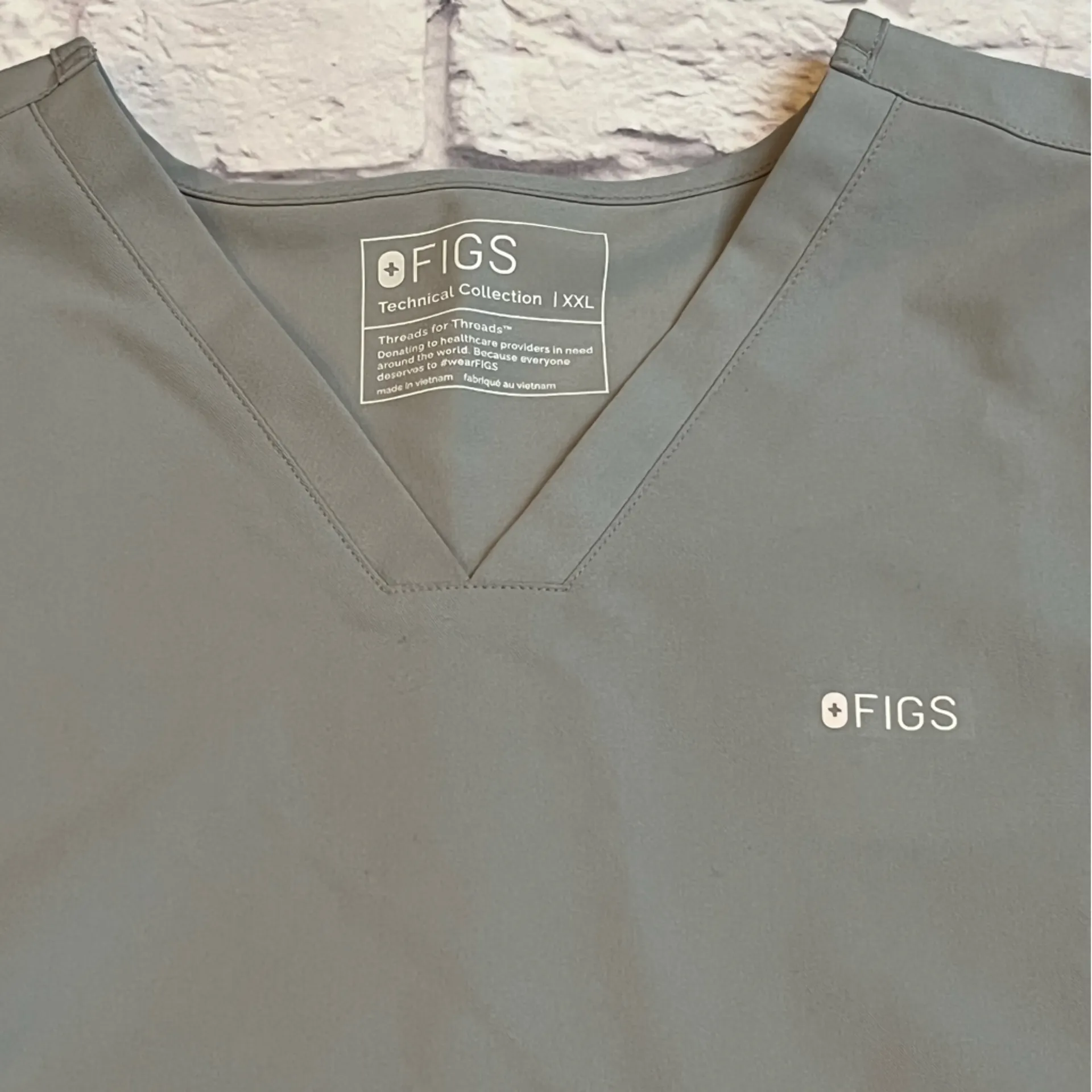FIGS scrub top gray gray cement xxl - Image 2