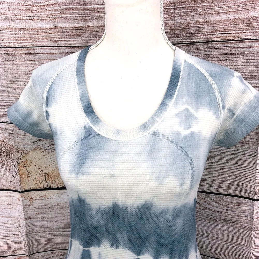 Lululemon Swiftly Tech Blue Tie Dye Short Sleeve T Shirt Size 6 - Image 9