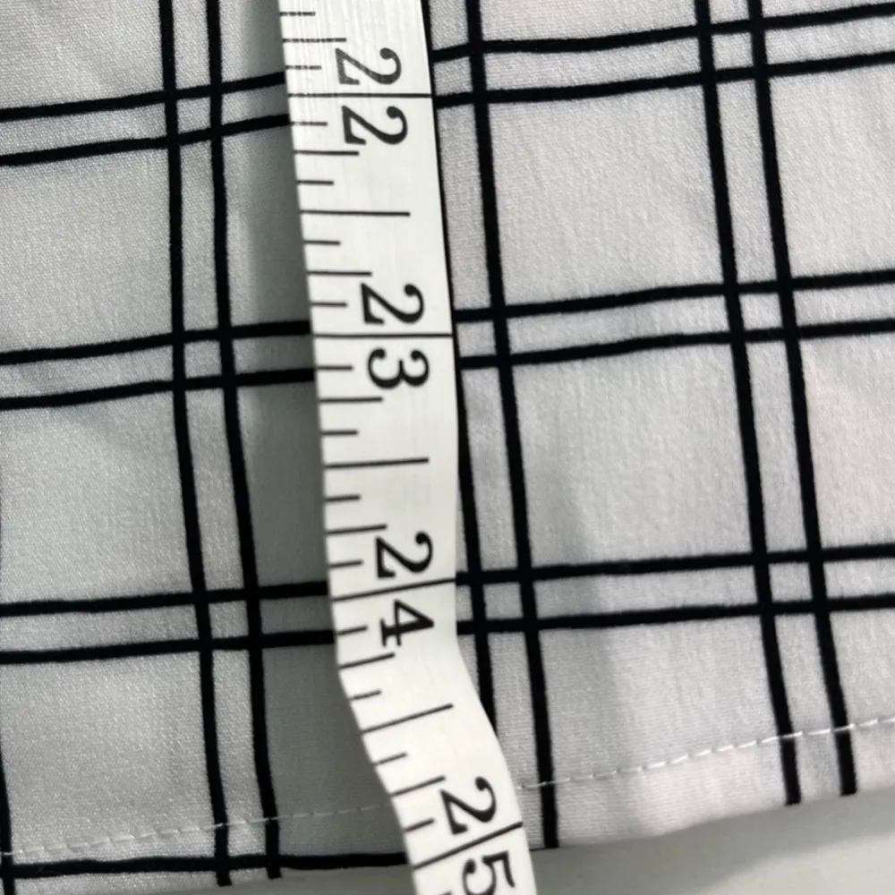 White and Black Pattern Button Down Blouse Women’s Size Small - Image 11