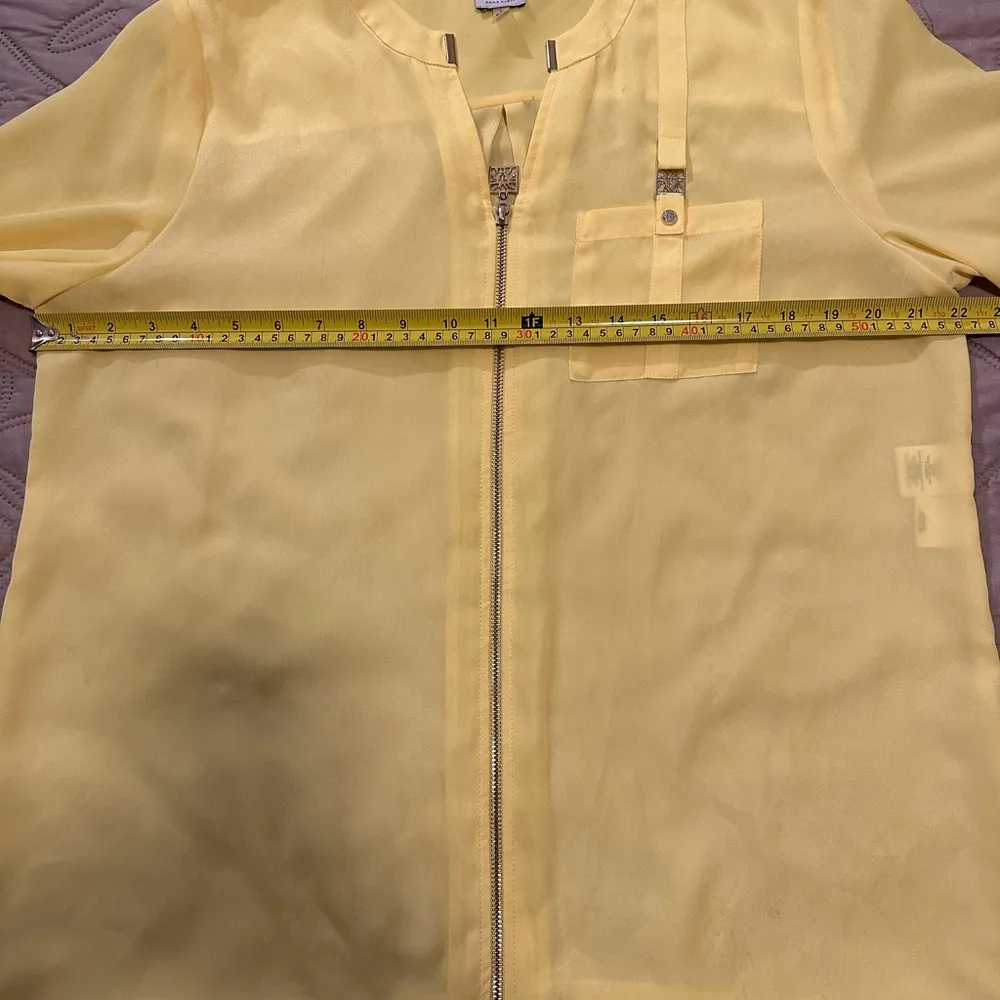 Anne Klein 3/4 sleeve zip up top Yellow Top Gold Zipper /logo size large. - Image 14