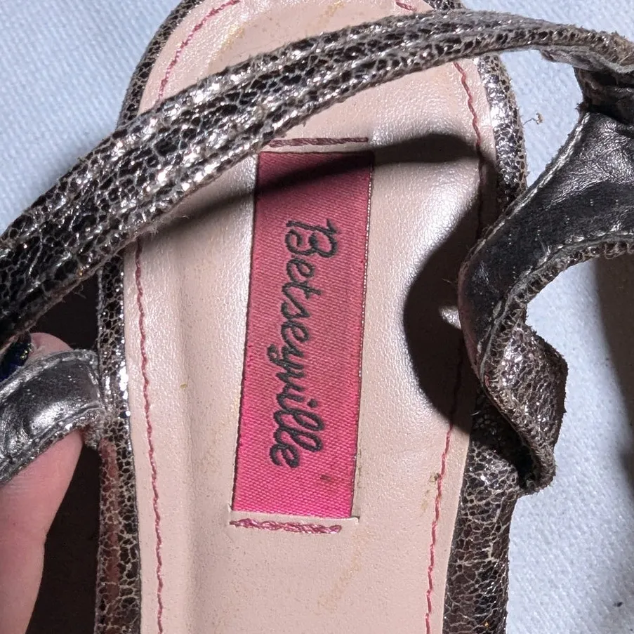 Betseyville Betsey Johnson Silver Metallic Embellished Faux Leather Sandals Sz 5 - Image 5