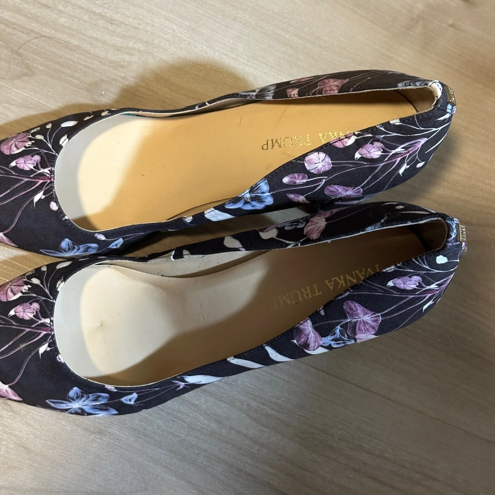Ivanka Trump Floral Print Pointed Toe Block Heels Women Size 10 - Image 4