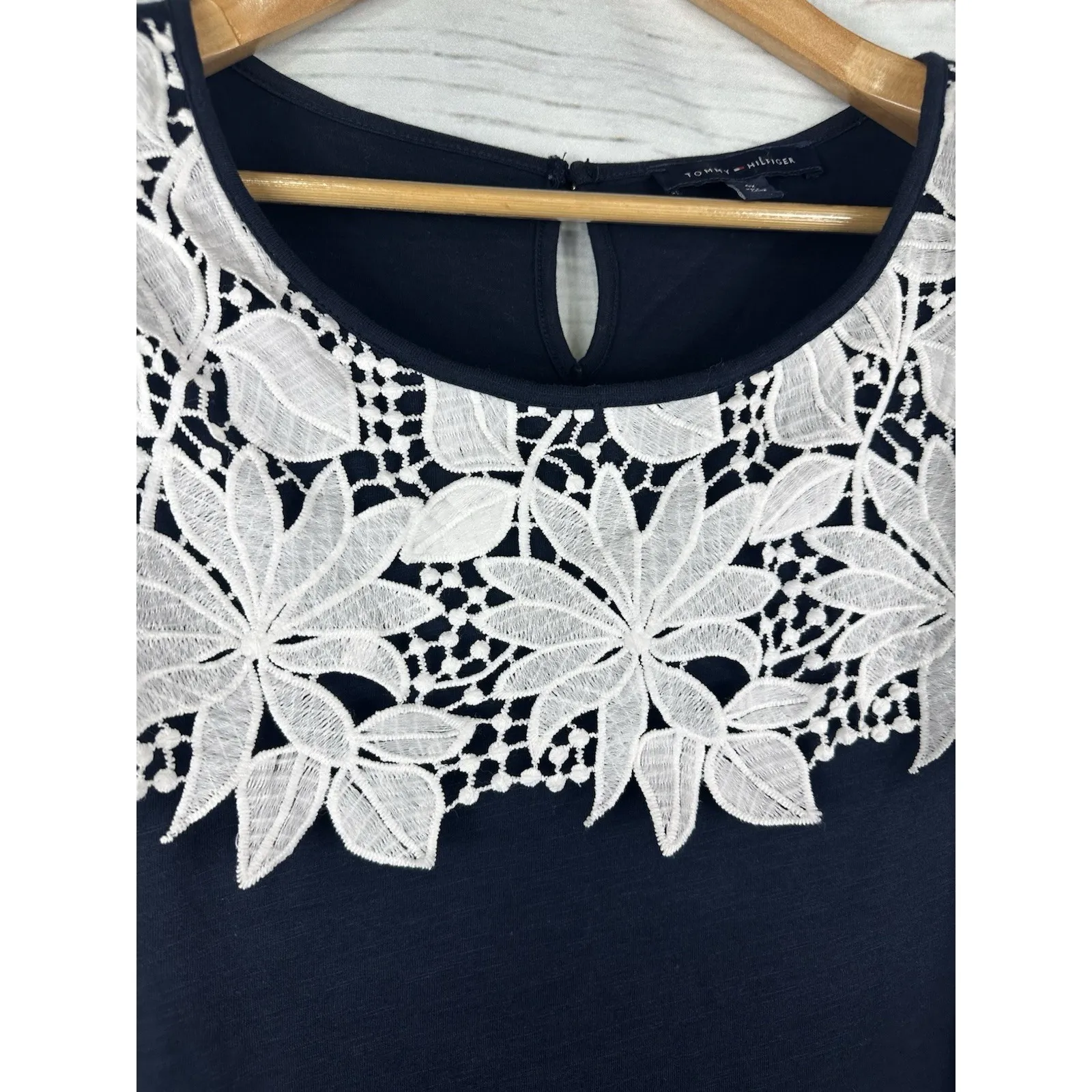 Tommy Hilfiger Navy‎ Blue Sleeveless Tank  Top Size 0X White Floral Women's - Image 2