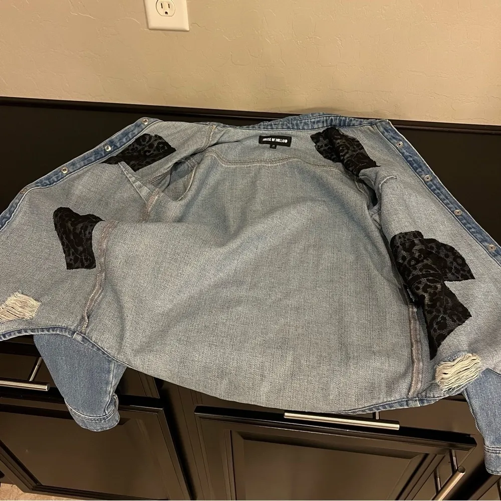 House of Holland distressed denim shacket, size 2 (XS), snaps Blue - Image 11