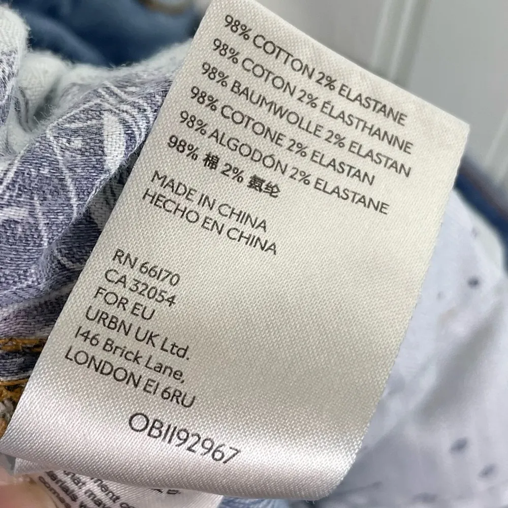 Pilcro and the Letterpress Slim Boyfriend Jeans Distressed Vintage Wash Size 26 - Image 6