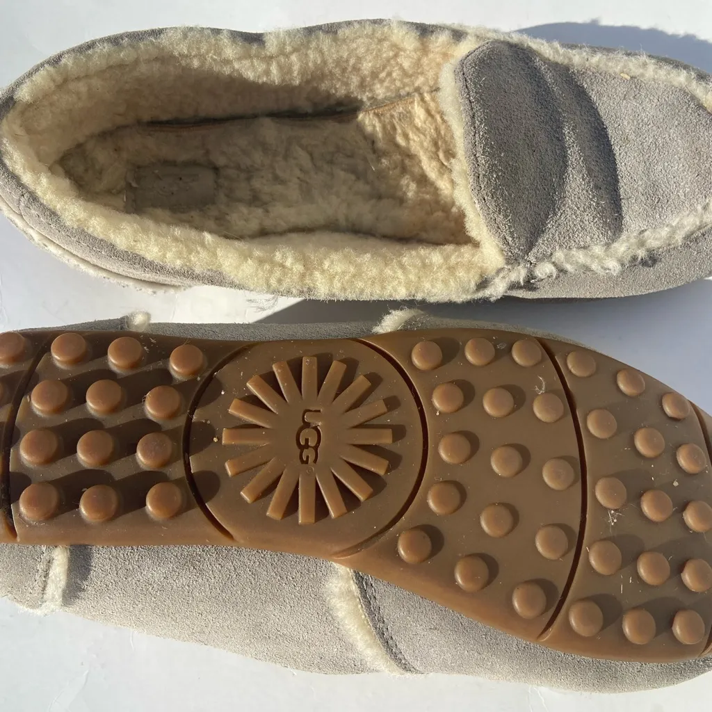 Ugg Suede Slippers/ house shoes size 6 - Image 3