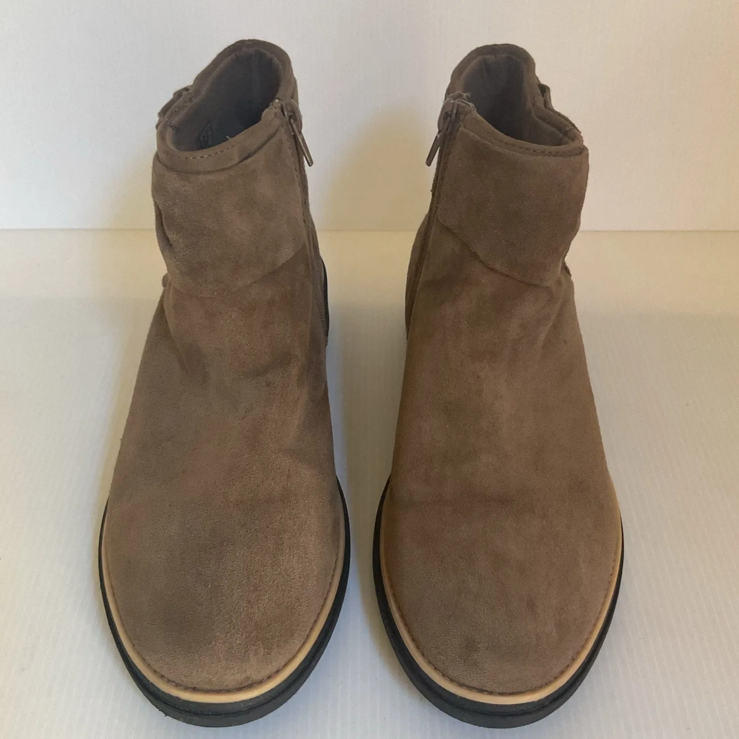 Clark’s Women’s Taupe Suede Ankle Boots Size 8 / EU 39 Bow Accent - Image 3