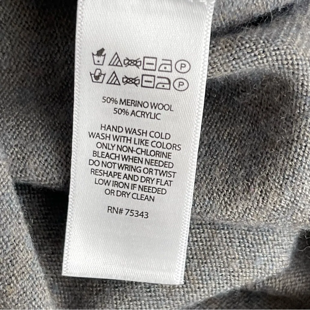 Tahari Merino Wool Gray Sweater Cardigan Women’s Size S Buttons At Both Sides - Image 9