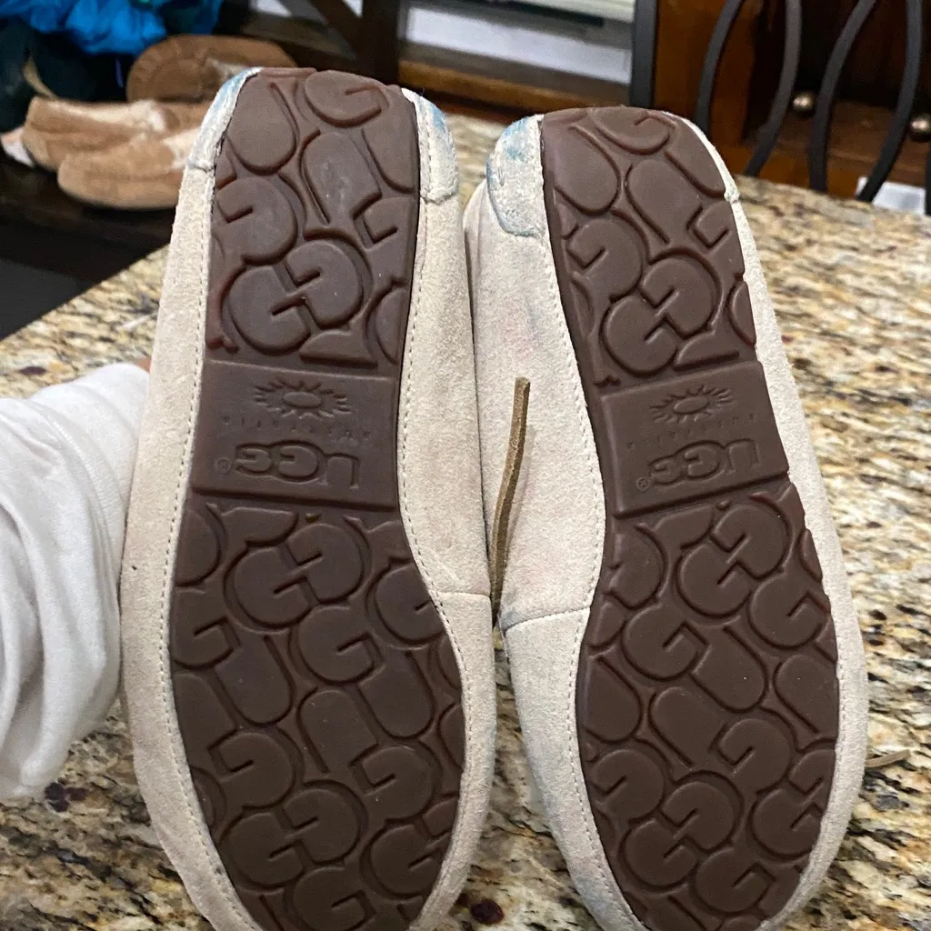 UGG  Women's Soft Beige Moccasins - Image 9