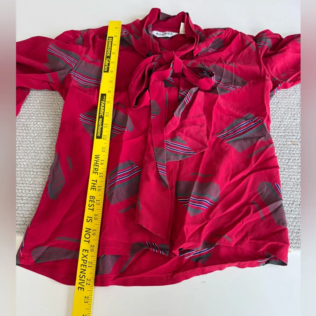 Vintage Ernst Strauss Red Silk Graphic Printed Tie Neck Puff Sleeve Blouse Sz 8 - Image 10