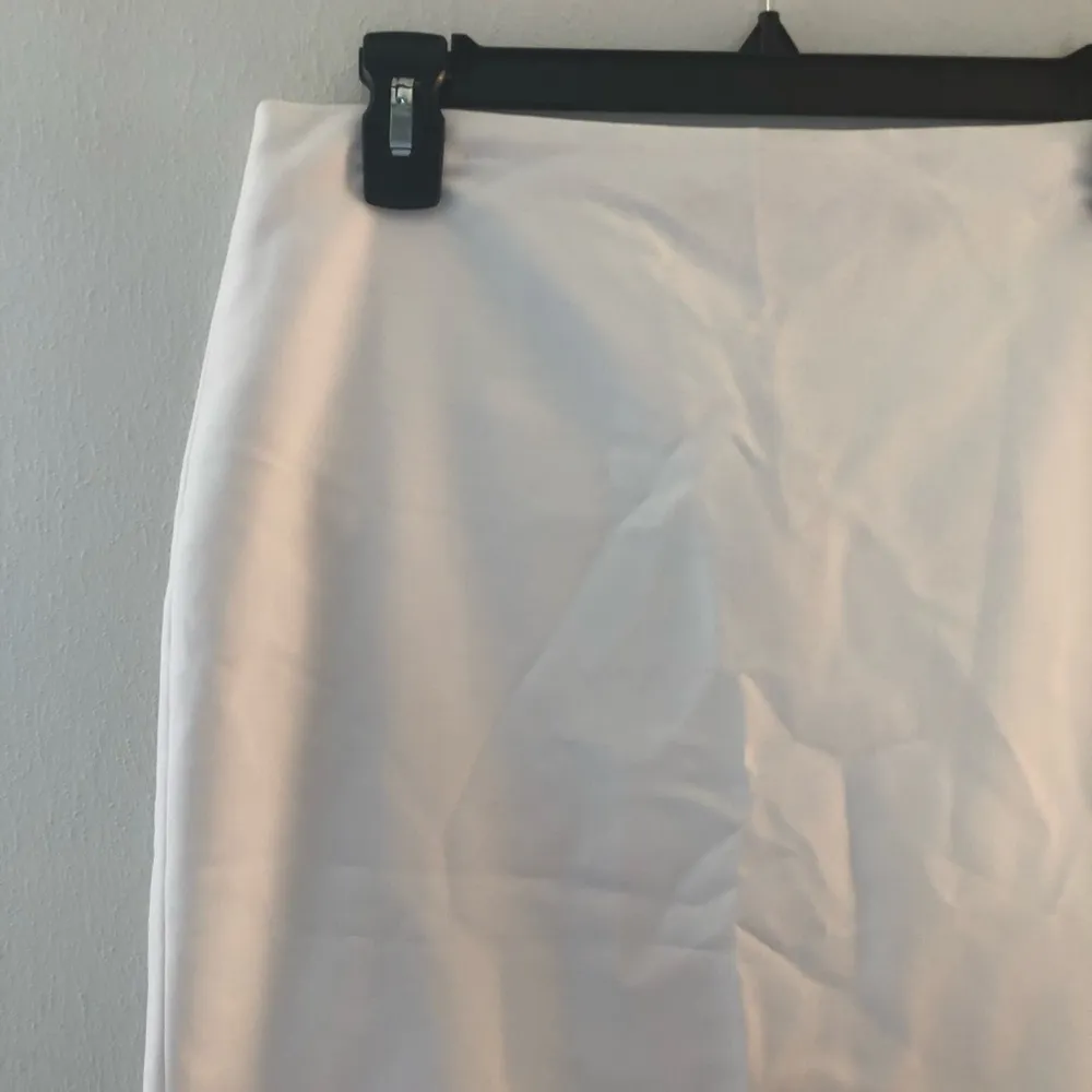 Ann Taylor Skirt White Pencil Skirt w/ Kick Sz 8 EUC Back Kick Pleat Zipper - Image 3