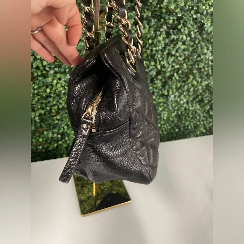 - Gold Coast Elizabeth Shoulder Bag - Black Quilted Cowhide - Image 6