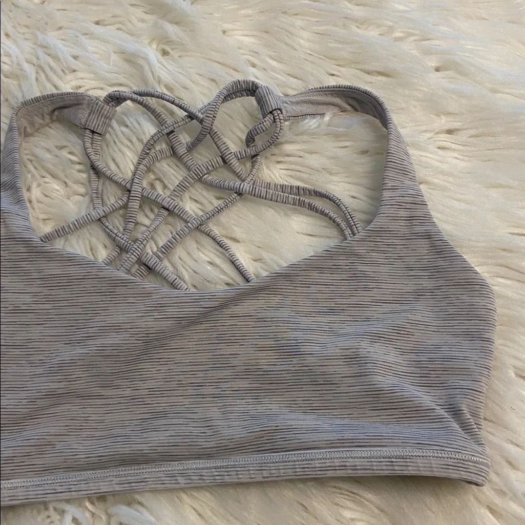 Lululemon size 6 Women's Strappy Gray Sports Bra excellent condition - Image 7