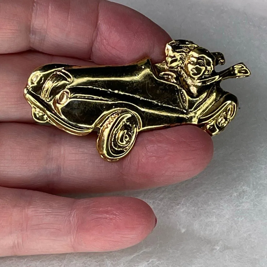 Vintage gold tone large racing car brooch - Image 2