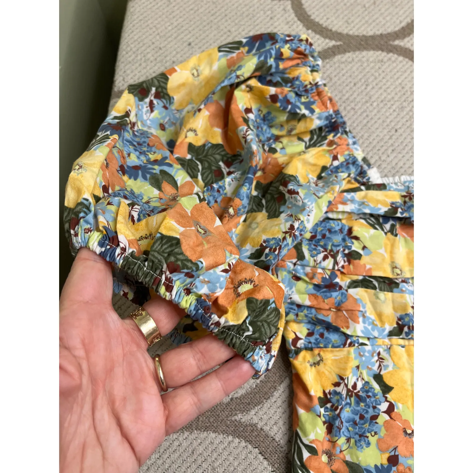 Abercrombie & Fitch square neck ruched puff sleeve top floral print, size large - Image 7