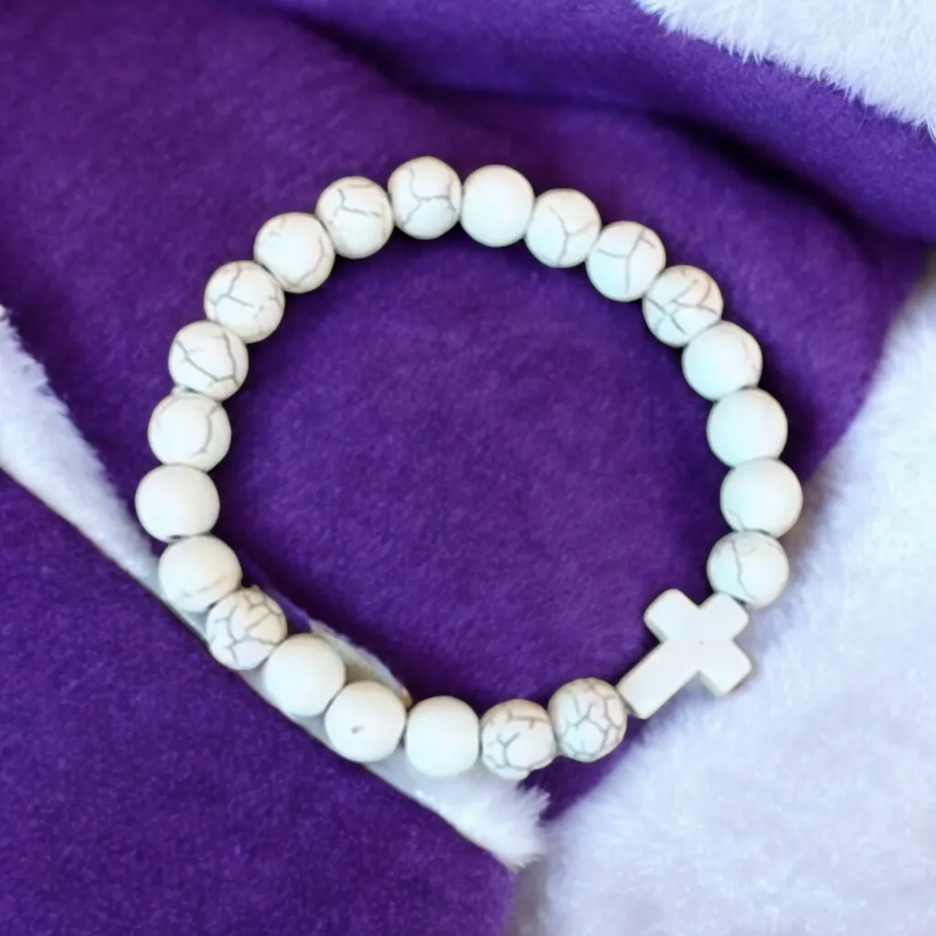 Lovely Faith Beaded Bracelet with Cross Pendant - Image 3