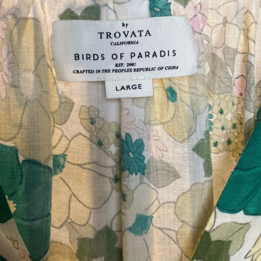 By Trovata Birds of Paradis V-neck Balloon Short Sleeve Floral Button Front Blou - Image 6