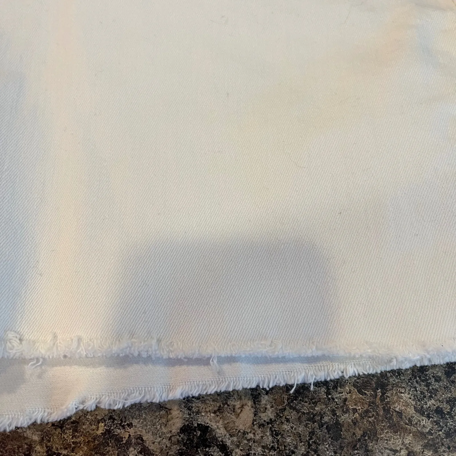 KUT from the Kloth Gidget White Fray Short Plus Size 16 Denim Cutoff - Image 4