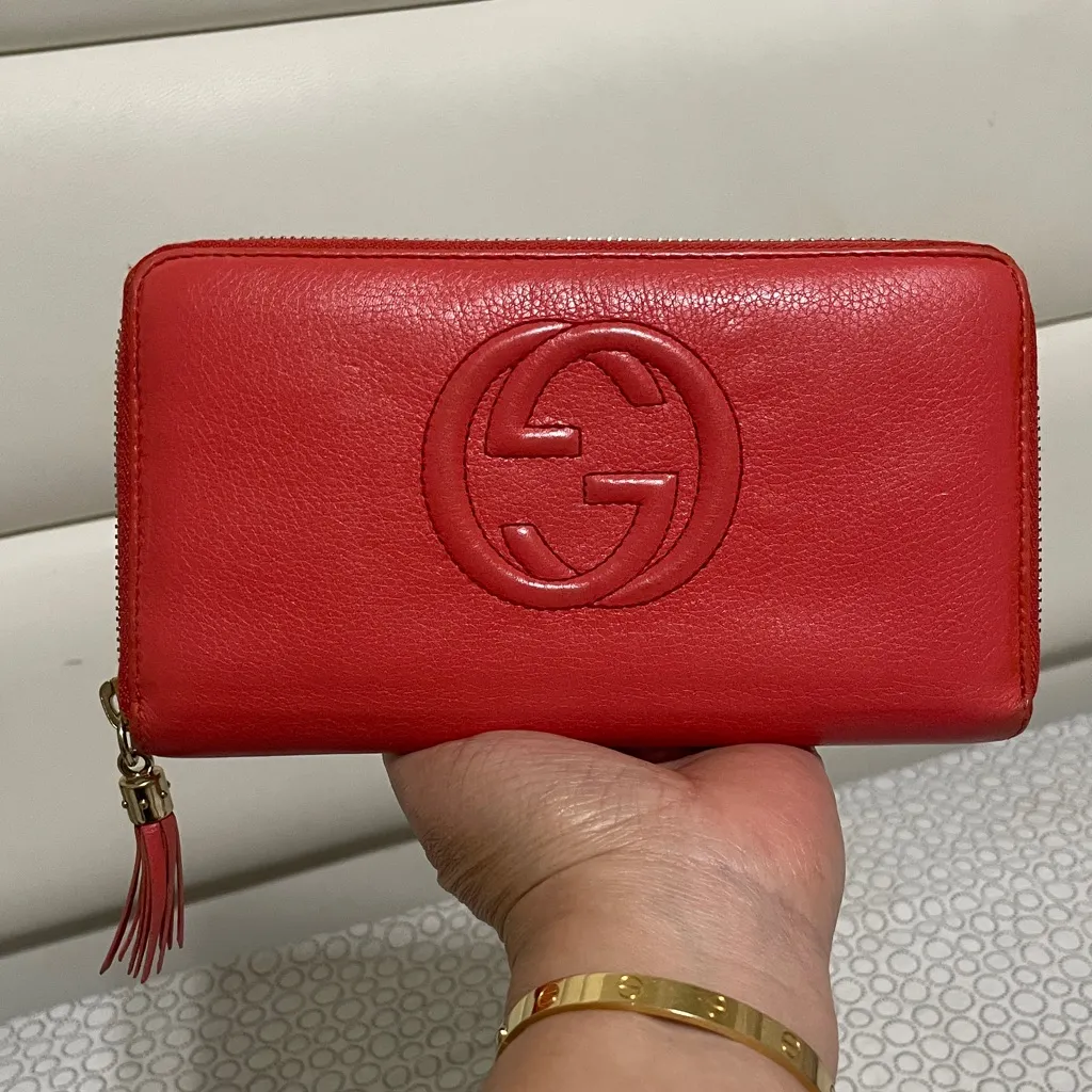 Gucci Vibrant Coral Leather Zippy Wallet - Image 8