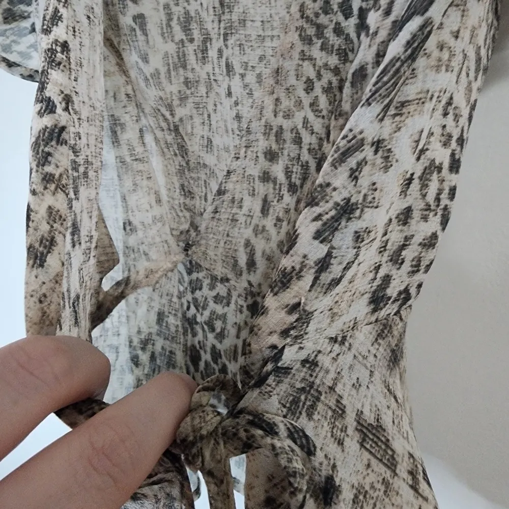 Lulu's Hot Take Leopard Animal Print Sheer Women M Fit & Flare Wrap Blouse - Image 8