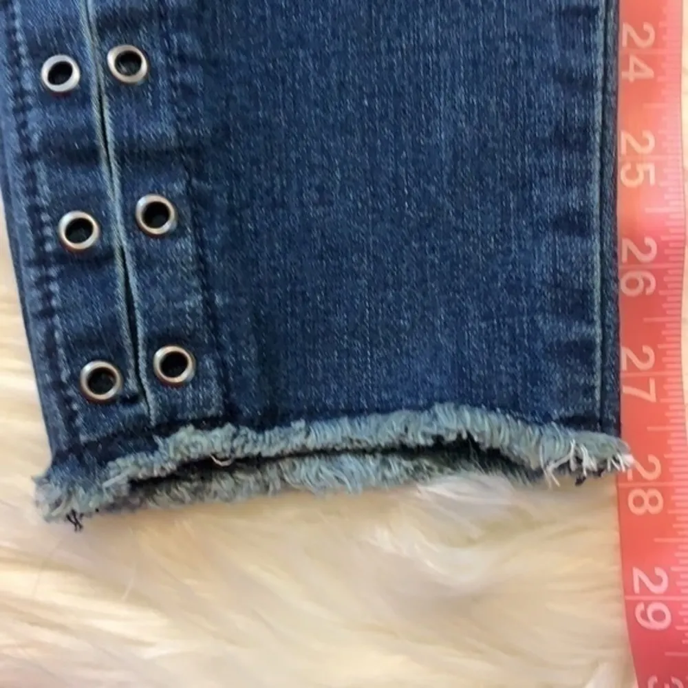 Romeo & Juliet Couture grommet raw hem jeans S - Image 10