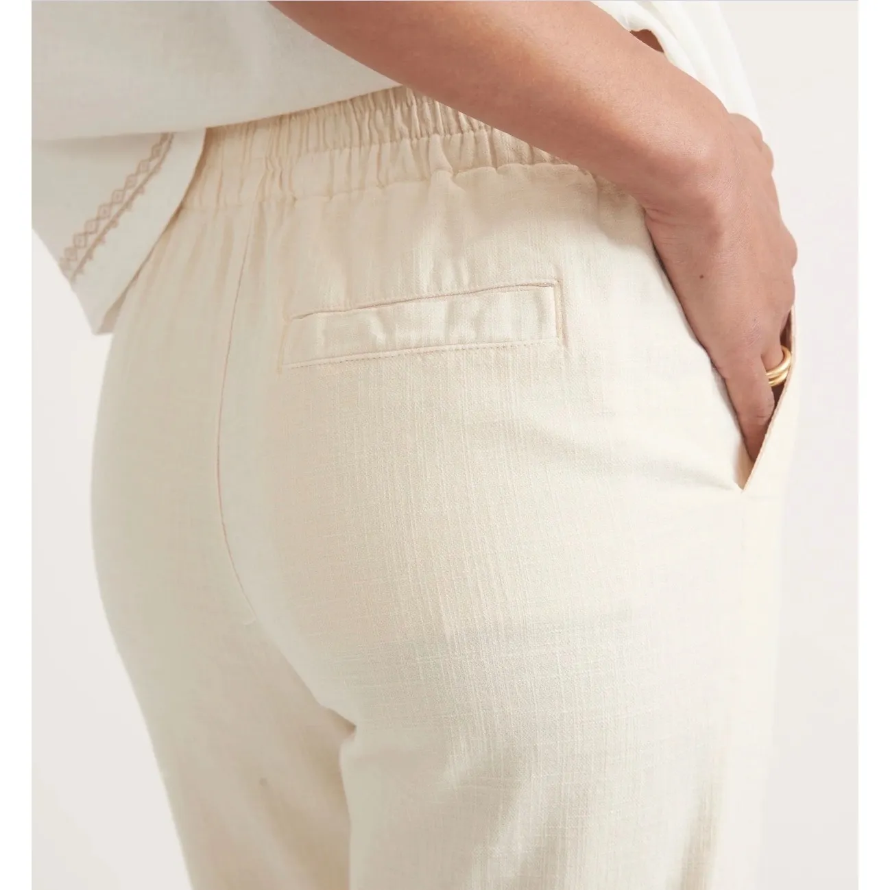 Maine Layer Elle Relaxed Crop Cotton Textured Pull On Pant Cream XL - Image 5