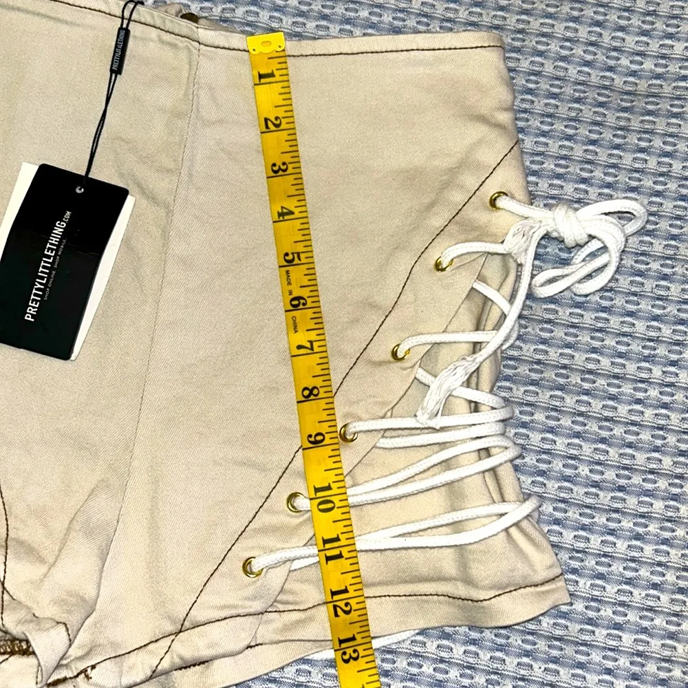 PrettyLittleThing Shape Ecru Lace Up Side Denim Shorts NWT - Image 5