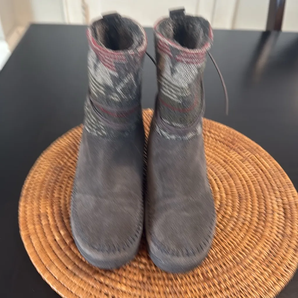 Toms  Gray Suede Patterned Women's Boots - Image 2