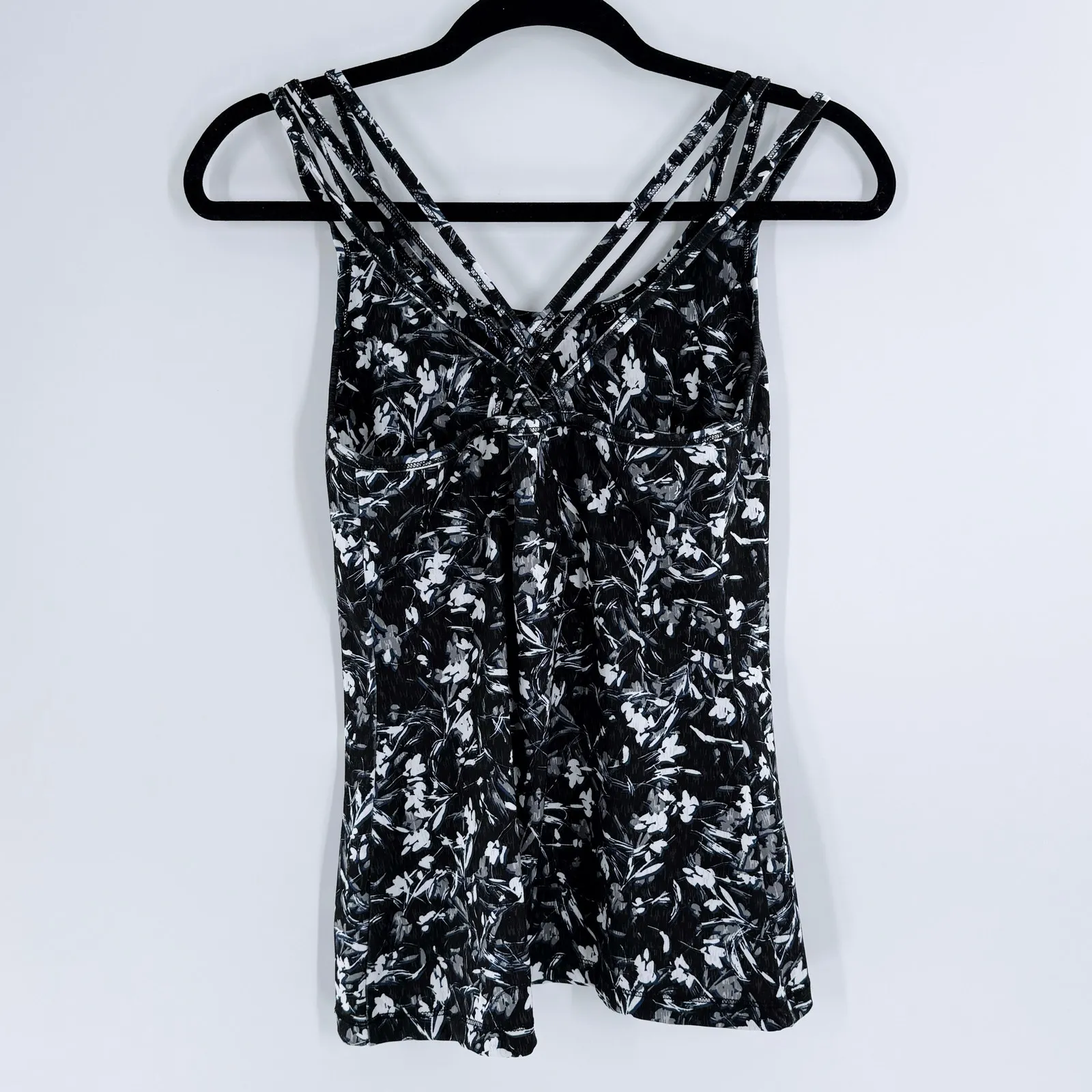 White House Black Market Black & White Floral Criss Cross Back Tank Top Small - Image 4