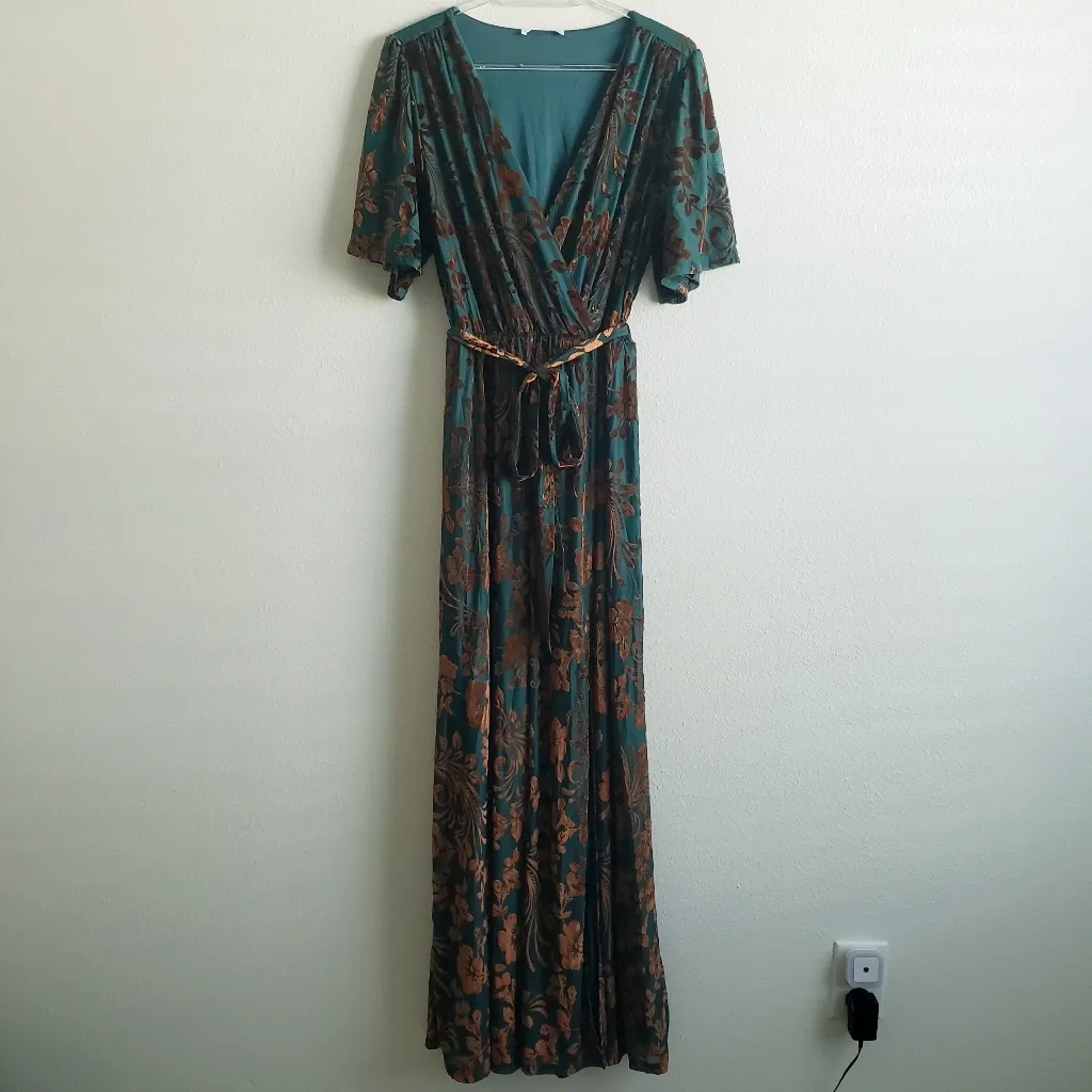 Baltic Born Uma Velvet Maxi Dress Short Sleeve New Without Tags - Image 3