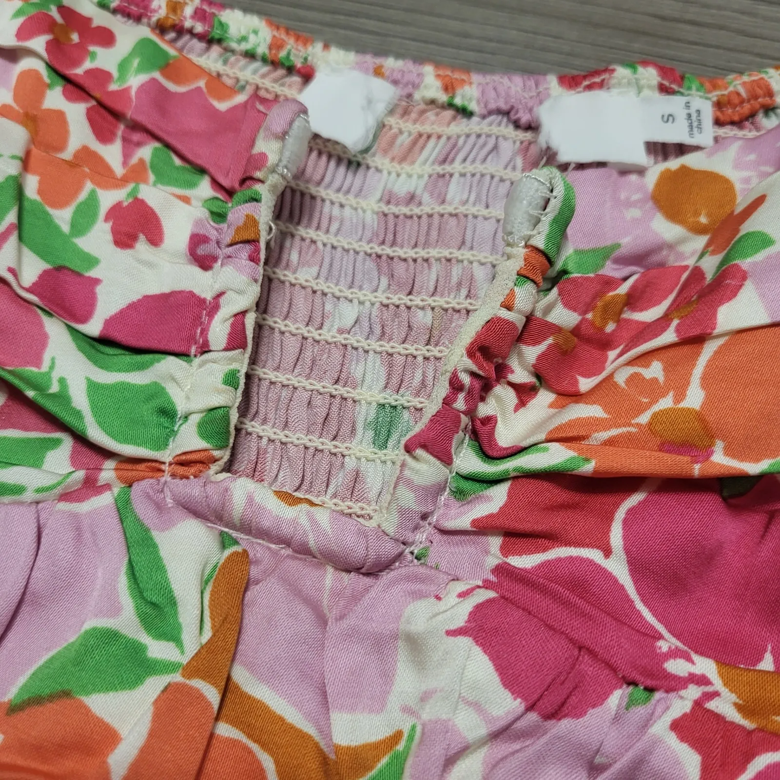 ASTR The Label Nalda Off Shoulder Smocked Puff Sleeve Top Women's Small Floral Pink - Image 5