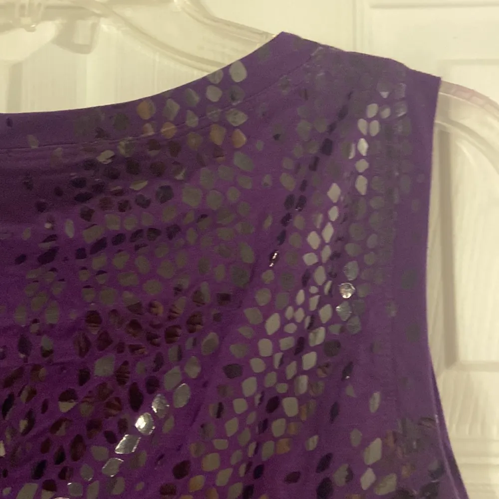 St John Women Shirt size M length 24”bust 34/36” color purple - Image 6