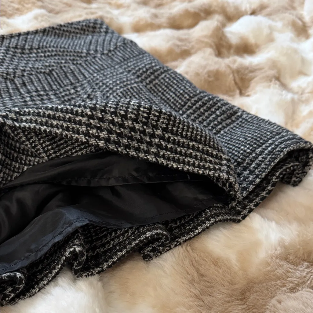 Stylish Black and Gray Women's Skirt - Image 2