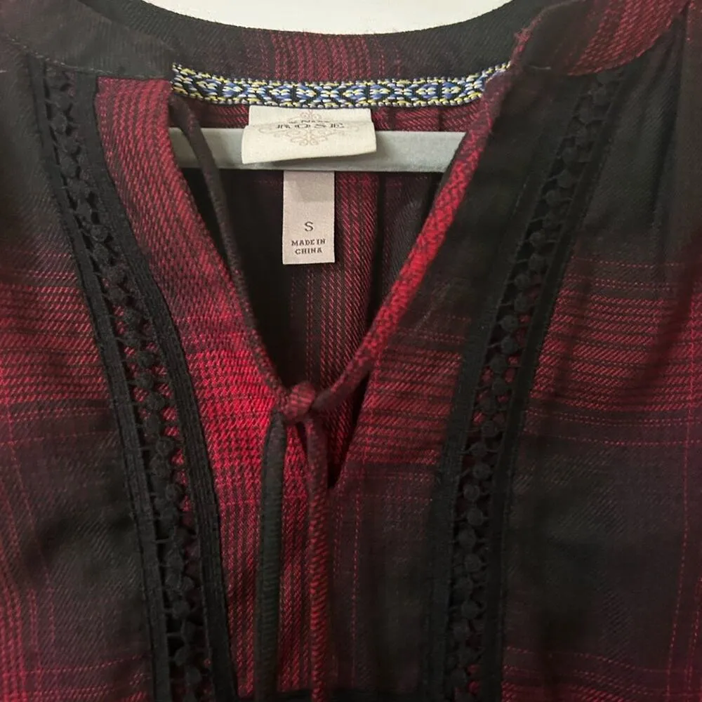 Knox Rose BOHO style red/black plaid blouse size small - Image 3